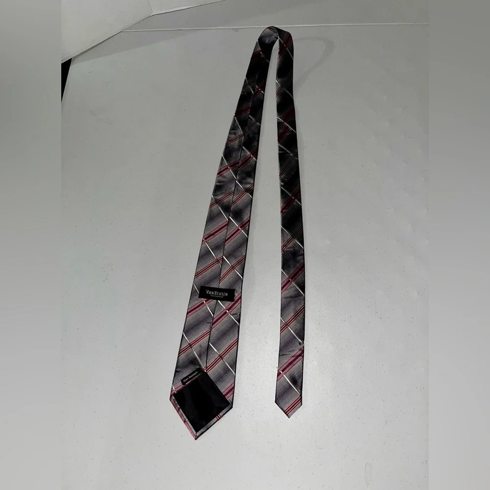 NIBag Van Heusen Plaid Tie